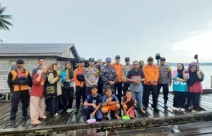 Dokumentasi foto bersama usai kegiatan tradisi mandi safar 