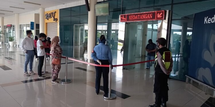 Berikan Imbauan, Polsek Bandara RHF Tanjungpinang Ajak Patuhi Prokes.