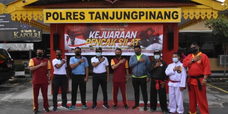 Jalin Sinegritas TNI-POLRI Polres Tanjungpinang Gelar Olahraga Bersama Dan Pembukaan Kejuaraan Pencak Silat.