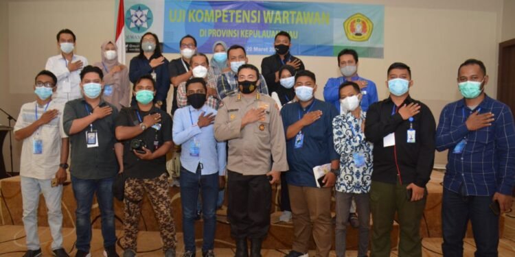 Gelar UKW Di Hotel Naston, Kabidhumas Polda Kepri Di Daulat Sebagai Narasumber.