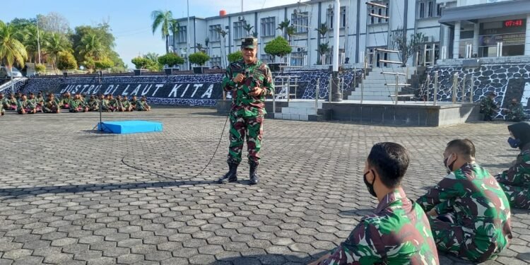 Segenap Prajurit Dan PNS Lantamal lV Terima Sosialisasi Buku Saku Zl Menuju WBK Dan WBBM.