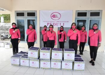 Peringatan HUT Ke-41, Ketua YKB Melaksanakan Kegiatan Anjangsana Ke Masyarakat Pesisir Pulau Selat Dan Pulau Ngenang.