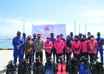 Bhayangkari Daerah Kepri Peduli Melaksanakan Gerakan Bersih Pantai Dan Penanaman Terumbu Karang Diwilayah Natuna.