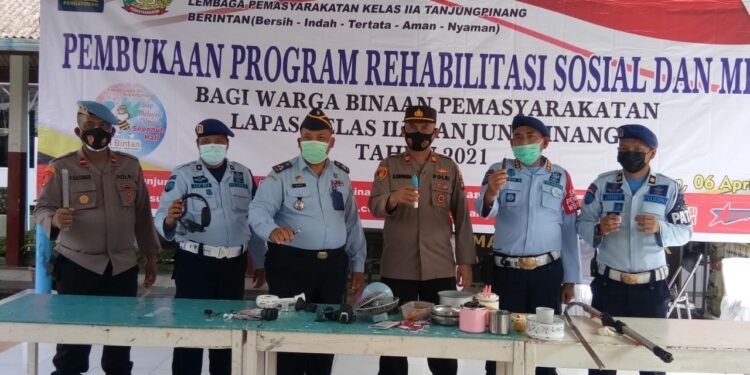 Lapas Kelas IIA Tanjung Pinang Bersama Polres Bintan Melakukan Pengeledahan Blok Hunian Warga Binaan.