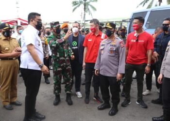 Kunjungi Natuna, Panglima TNI dan Kapolri tinjau pelaksanaan Vaksinasi.