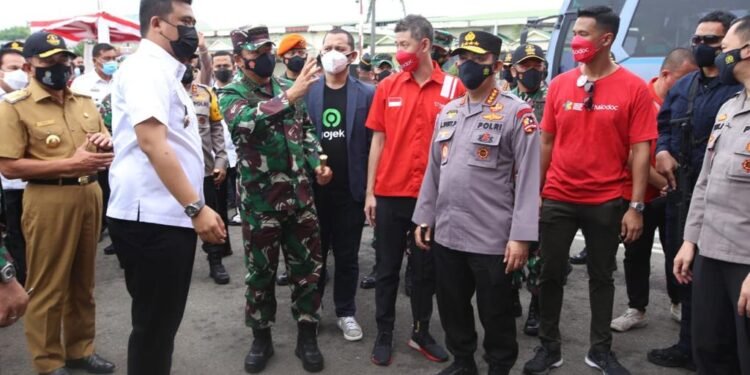 Kunjungi Natuna, Panglima TNI dan Kapolri tinjau pelaksanaan Vaksinasi.