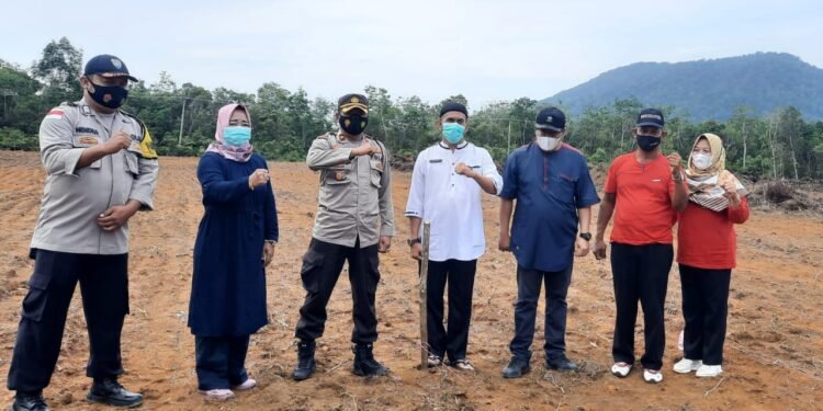 Kapolsek Bintan Utara Beserta Bhabinkamtibmas Mendukung Program Kampung Tangguh Desa Sri Bintan.