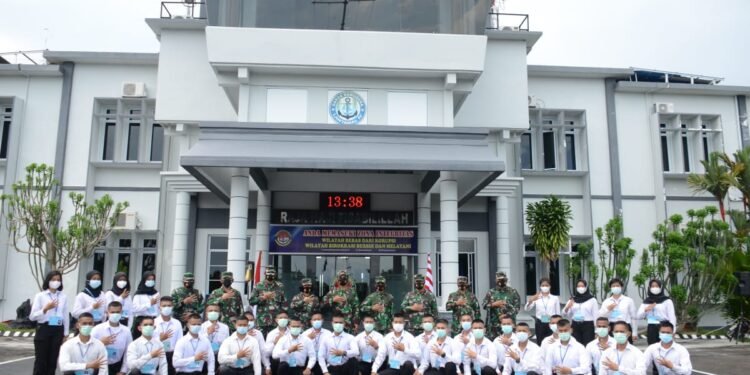 Danlantamal lV Lepas 70 Orang CABA Dan CATA PK TNI-AL Gelombang l TA. 2021.