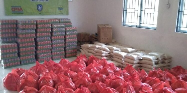 PT. CPM Salurkan Paket Sembako Dan Minuman THR Ke Warga Pekajang.