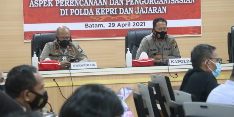 Taklimat Akhir Audit Kinerja Itwasda Polda Kepri Tahap l Tahun Anggaran 2021 Aspek Perencanaan Dan Pengorganisasian Polda Kepri Dan Jajaran.