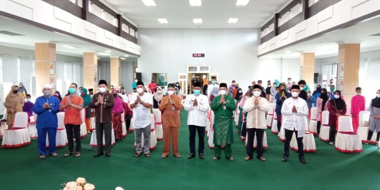 Serentak, Seluruh OPD Salurkan Zakat Kepada Anak Yatim dan Kaum Dhuafa.
