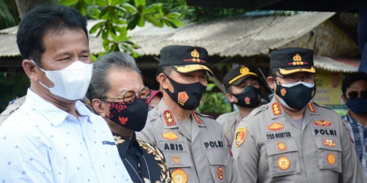 Kapolda Kepri Bersama Ketua DPRD Kepri Dan Pimpinan TNI Wilayah Kepri Meninjau Posko PPKM Dan Lokasi Karantina Di Kota Batam.