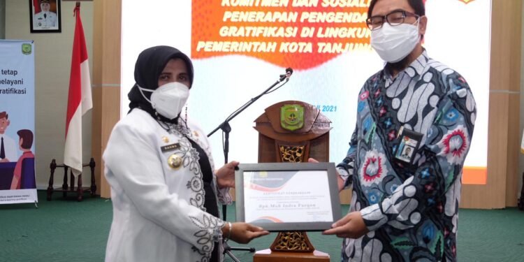 Walikota Tanjungpinang Hadiri Acara Sosialisasi KPK Tentang Gratifikasi Akar Dari Korupsi.