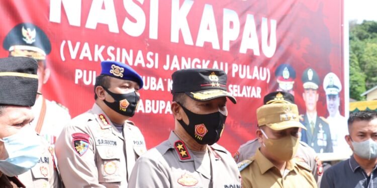 Kapolda Kepri Tinjau Langsung Pelaksanaan Program “Nasi Kapau” Di Wilayah Kabupaten Lingga.