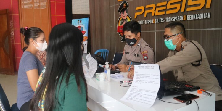 Masyarakat Tanjungpinang Antusias Ikuti Vaksinasi Massal Di Polres Tanjungpinang.