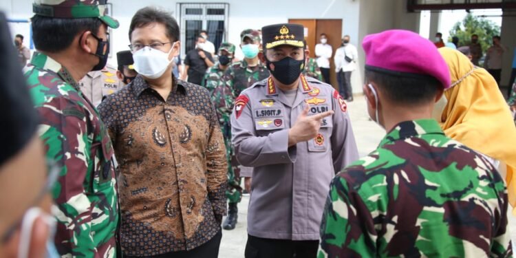 Panglima, Kapolri San Menkes Tinjau Rusun Nagrak Dan Beberapa Posko PPKM Mikro Di Jakarta.