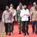 Presiden Jokowi Tinjau Vaksinasi Massal Jelang HUT Bhayangkara Ke-75.