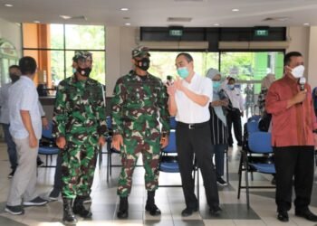 Melalui Vicon Danlantamal lV Hadiri Kegiatan Vaksinasi Massal Bersama Presiden RI.