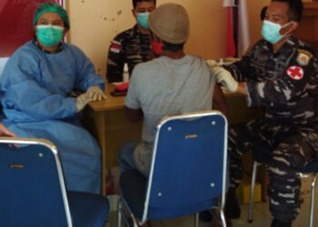 Tenaga Vaksinator Covid-19 Lanal Ranai Perkuat Polres Bintan Jelang Hari Bhayangkara Ke-75.