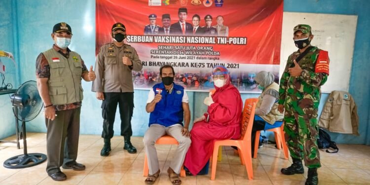 Program Nasi Kapau Polsek Daik Sambagi Pulau Kelombok.