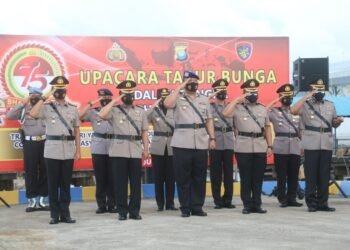 Polda Kepri : Upacara Tabur Bunga Dalam Rangka HUT Bhayangkara Ke-75 Tahun 2021.