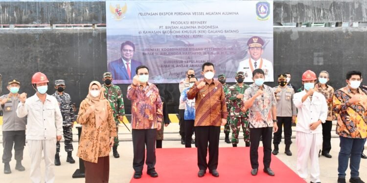 Wadan Lantamal lV Saksikan Pelepasan Ekspor Perdana Vessel Muatan Alumina.