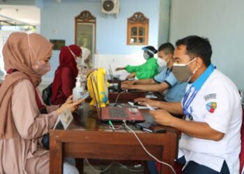 Serbuan Vaksin Covid 19 Hari Ke-2 Di Lanud Adi Soemarmo : Masyarakat Sangat Antusias.