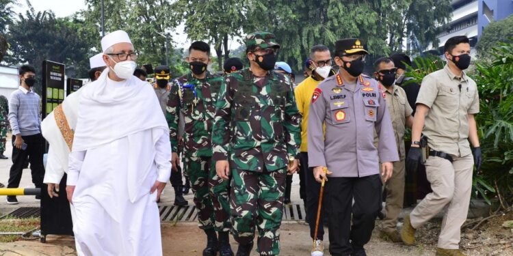 Ditarget 4.500 Orang, TNI-Polri Gelar Vaksinasi Massal Bareng Rabithah Alawiyah Di Cibis Park