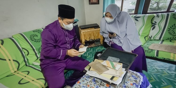 Bersama Istri, Nizar Berkunjung Ke Rumah Zuriat Raja Ali Haji.