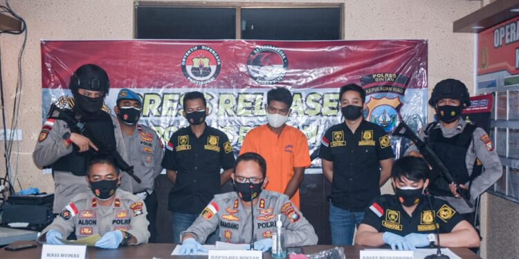 Polres Bintan Tangkap Pembawa 2 Kg Sabu Dan Puluhan Pil Ectasy Dari Malaysia.