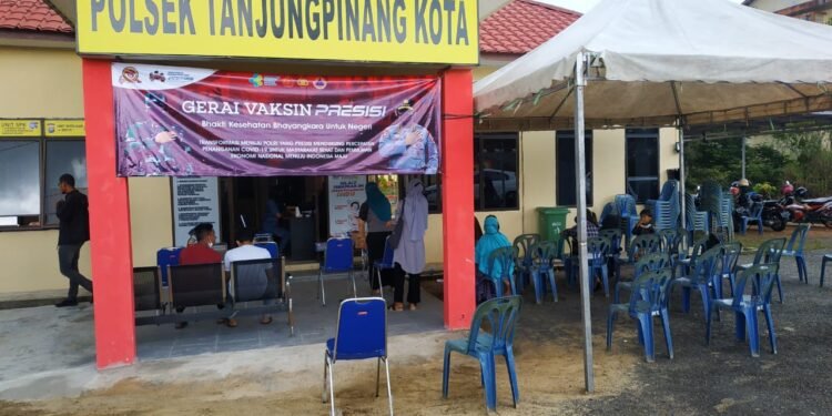 Tinggi Antusias Masyarakat Tanjungpinang Serbu Vaksin Presisi Polsek Tanjungpinang Kota.