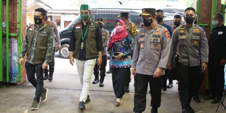 Kolaborasi Vaksinasi Bareng HMI dan SEMMI, Kapolri Optimis Herd Immunity Terbentuk DI Agustus-September.