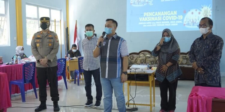 Bupati Lingga Beri Motivasi Para Pelajar SMK Negeri 1 Singkep Terkait Vaksinasi.