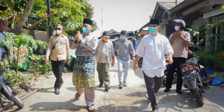 Mendapat Kabar Duka, Bupati Lingga Langsung Tinjau Lokasi Kebakaran.