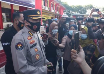Kapolda Kepri Salurkan Bantuan Sosial PPKM Darurat.
