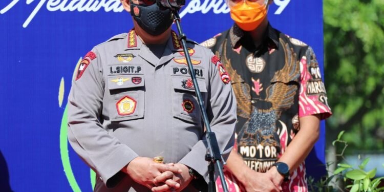 TNI-Polri Distribusikan 30.000 Paket Sembako Untuk Warga Solo.