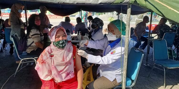 RSAU dr. Siswanto Lanud Adi Soemarmo Kembali Kerahkan Nakes Bantu Serbuan Vaksinasi Covid-19 TNI-Polri Di Surakarta.