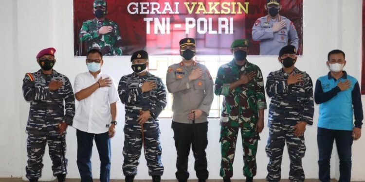 Sinergitas TNI Polri dan Pemkab Lingga Bersama PSMTI Dabo Singkep Gelar Vaksinasi Massal.