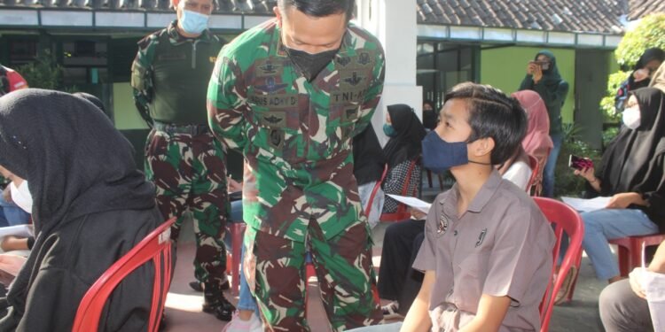 Kodim 0726/Sukoharjo Gelar Serbuan Vaksinasi Untuk Anak Diatas 12 Tahun.