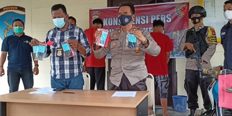 Amankan Tiga Oknum Pelaku Pencurian, Ini Penjelasan Konfrensi Pers Polsek Dabo Singkep.