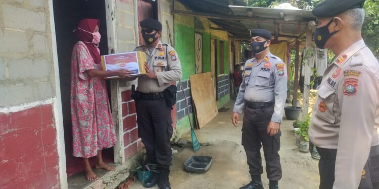 Sat Samapta Polres Tanjung pinang Salurkan Bansos Ke Rumah Warga.