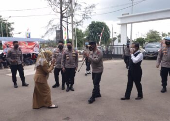Kapolda Kepri Tinjau Pelaksanaan Gerai Vaksinasi Di Polsek Wilayah Kota Batam.