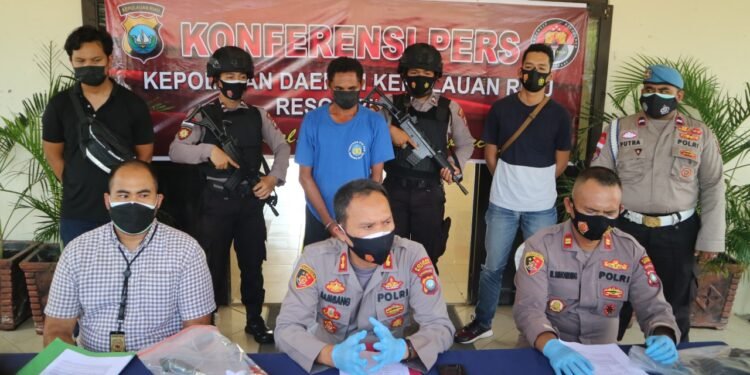 Ringkus Pelaku Pembunuhan, Polres Bintan Dan Polsek Gunung Kijang Gelar Konferensi Pers.