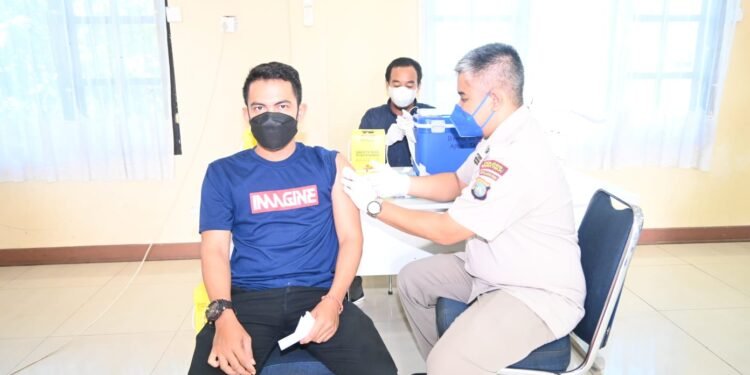 Antusias Masyarakat Ikuti Vaksin Tahap ll Di Gerai Vaksin Presisi Polres Tanjungpinang.