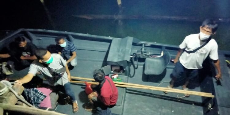 Ditpolairud Polda Kepri Berhasil Amankan Tiga Orang Pelaku Pengiriman Pekerja Migran Indonesia Ilegal.