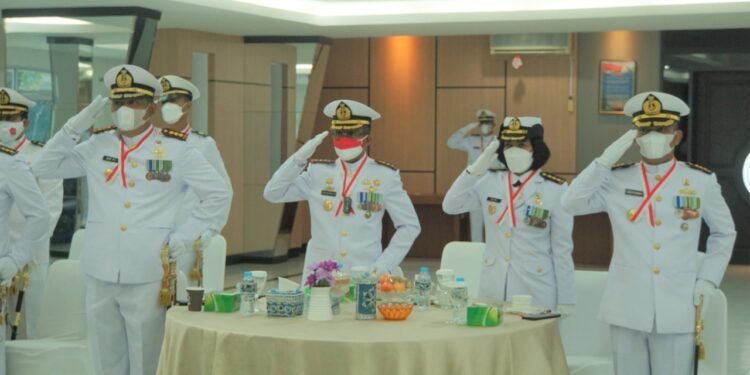 Danlantamal lV Hadiri Upacara Detik-detik Proklamasi Di Gedung Daerah Tanjungpinang.