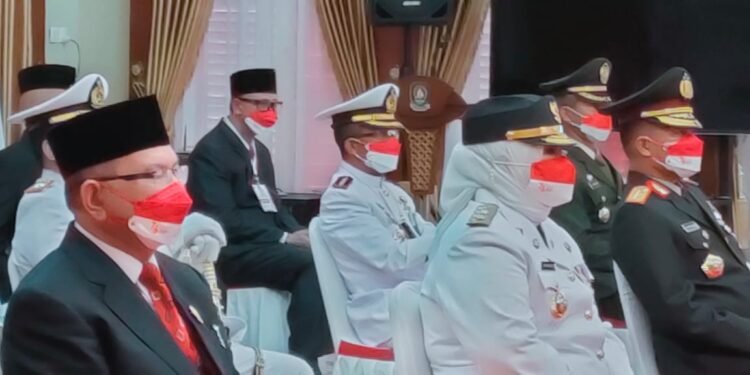 Wadanlantamal lV Hadiri Upacara Penurunan Bendera HUT Ke-76 RI Tingkat Provinsi.