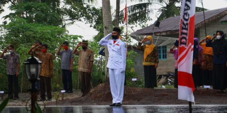 Meriahkan HUT RI Ke-76 Tahun 2021, Polindes Kote Sakti Gelar Upacara Dan Pembagian Bendera Merah-putih.