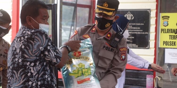 Dalam Rangka PPKM Level-3, Polda Kepri Gelar Giat Bakti Sosial.