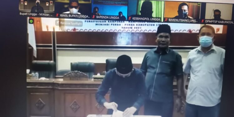 Hadir Pada Rapat Paripurna, Nizar Beri Apresiasi Kinerja Tim Pansus DPRD.
